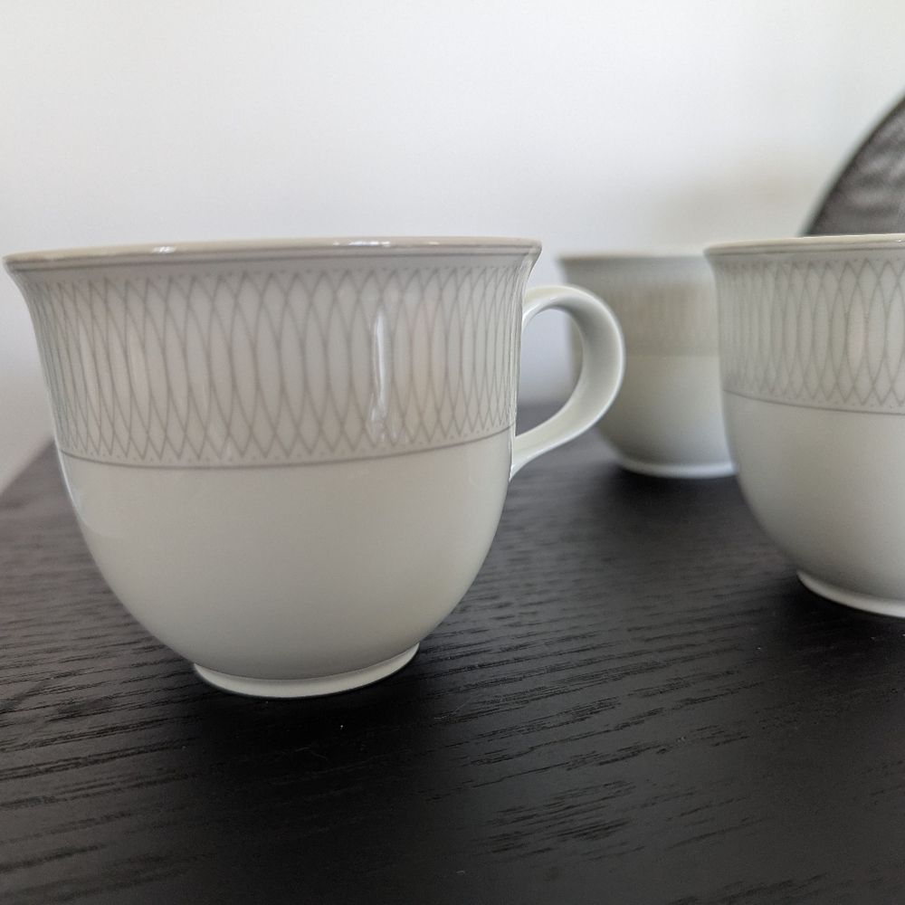 Set of 4 Christopher Stuart porcelain cups in white & grey geometric pattern